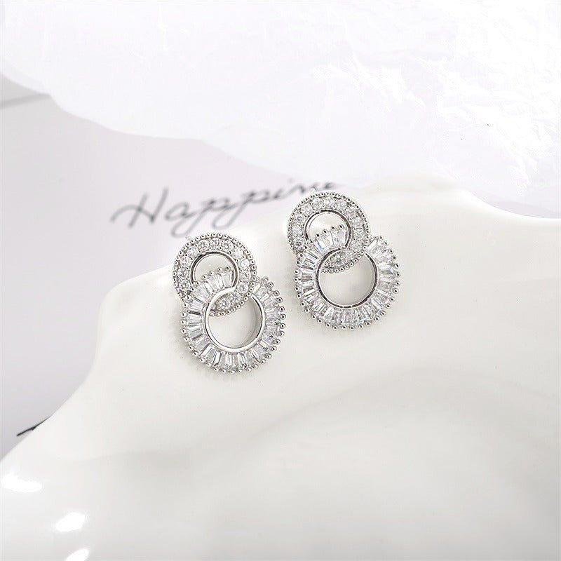 The Elise Earrings with Intertwined Circles