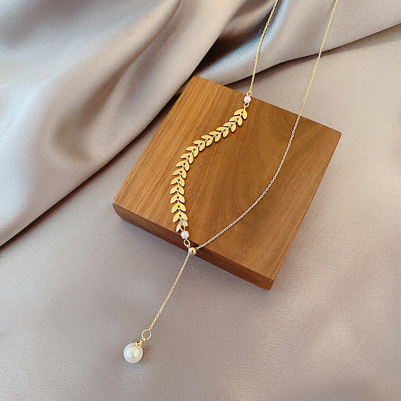 Gold Rest Pearl Necklace